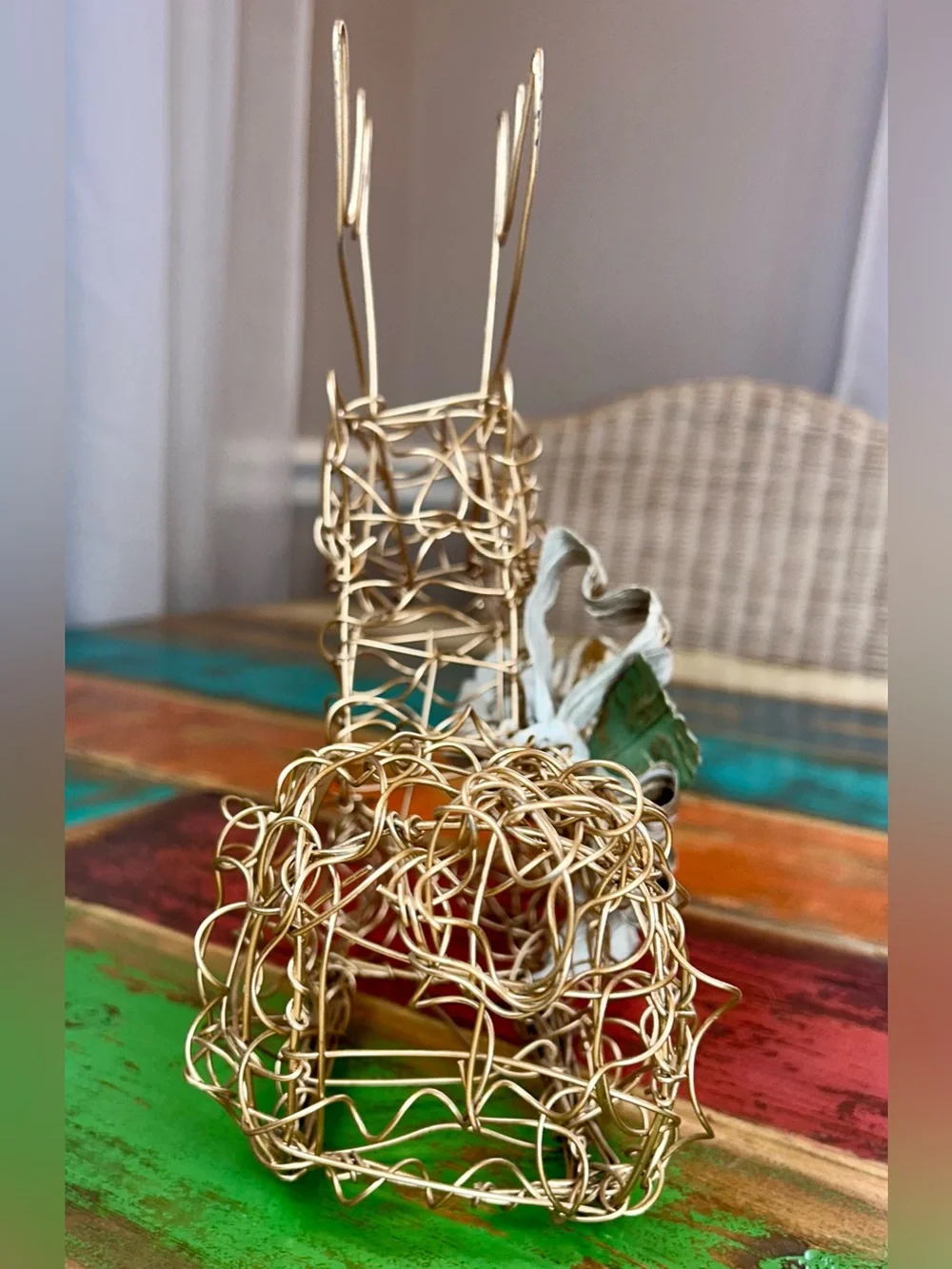Alpine Hollytree Gold Wire Sitting Reindeer 10” Christmas Holiday EUC